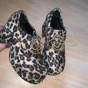 fuzzy VINTAGE cheetah clogs